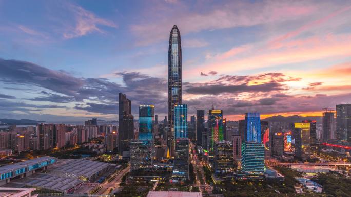 深圳现代建筑天际线从黄昏到夜晚的时间间隔/中国深圳。