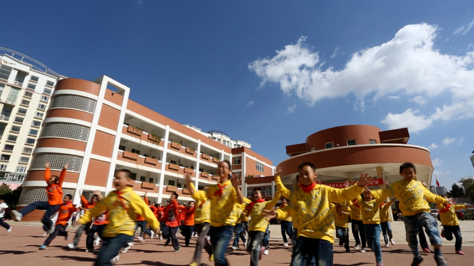 小学生 奔跑 欢呼 艺术培训 中国画