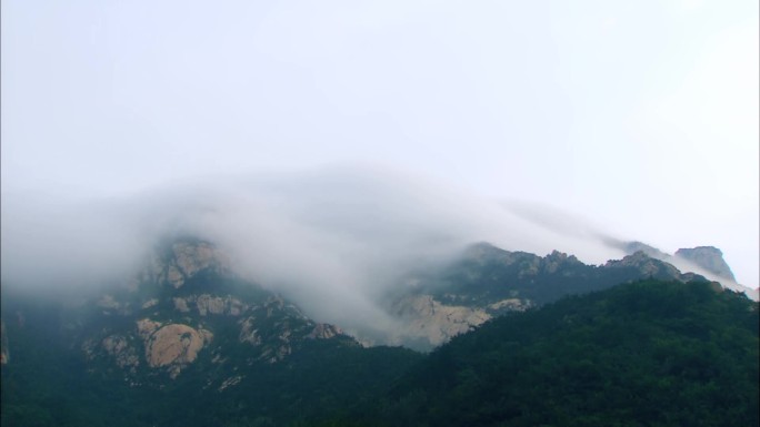 沂源鲁山大山云雾缭绕山上日出山上