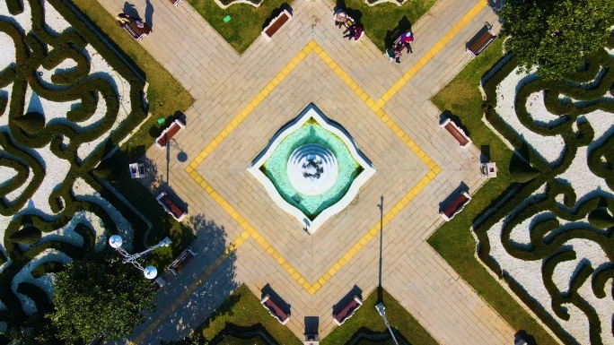 空中景观和花园，迷宫式花园，如中央公园、广场和观赏池，城市中的公园和花园，