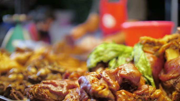 泰国街头小吃：猪腿饭