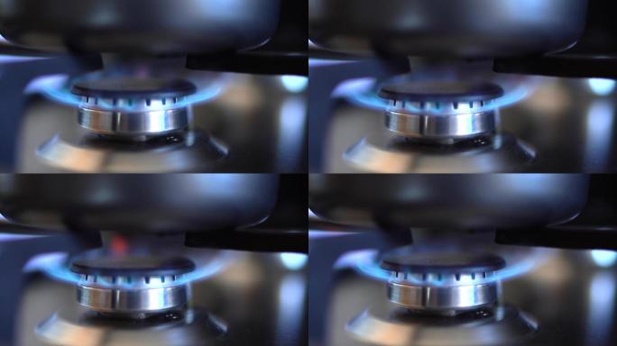蓝色火焰燃烧的厨房炉子（打开）