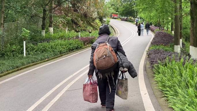 捡垃圾的流浪汉