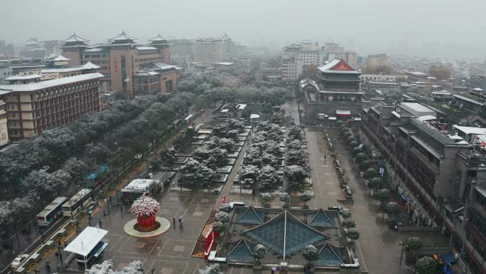 中国雪景中西安市的无人机视图。