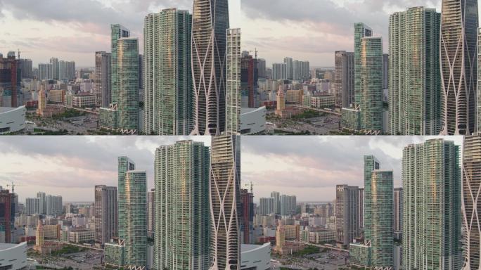 迈阿密黎明的天际线。无人机以复杂的摇摄方式制作视频，围绕着宽范围的电影摄影机运动。