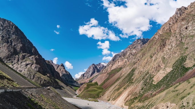 独库公路 峡谷 乌兰萨德克 新疆天山
