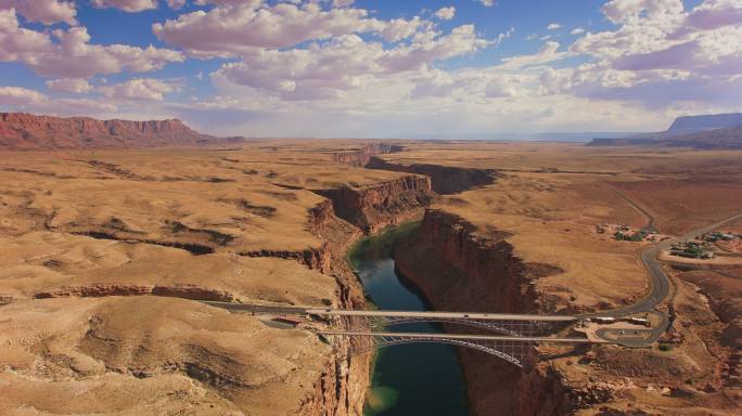 美国亚利桑那州空中大理石峡谷和纳瓦霍桥