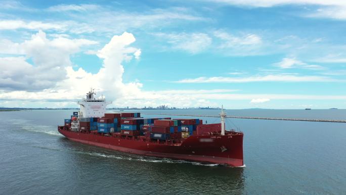 海上集装箱船远洋贸易海洋货轮海中货轮