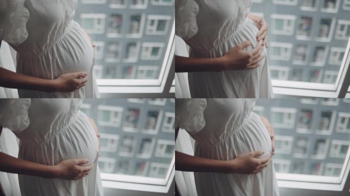 孕妇抚摸她的腹部三胎三孩快乐成长长大二胎