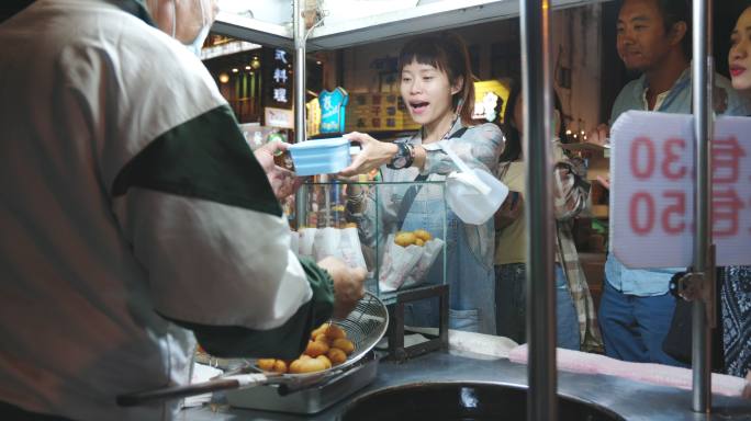 台湾夜市排队队伍好吃