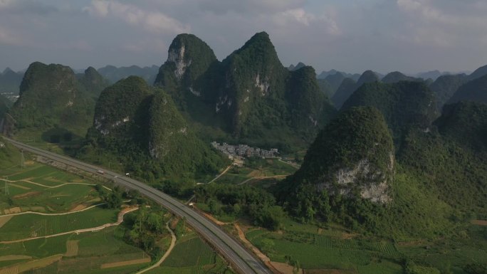 原创广西崇左喀斯特地貌峰林自然风光航拍