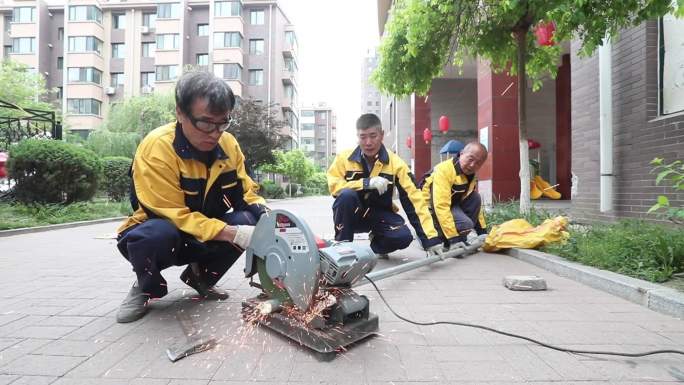 小区服务高档物业维修切割机械化修剪树木