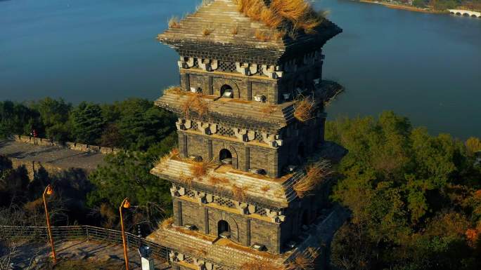 玄武湖前的三藏塔