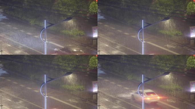 大雨 雨夜 路灯 车辆驶过街道 瓢泼大雨
