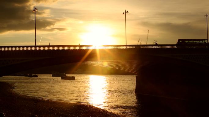 日落时分的伦敦大桥