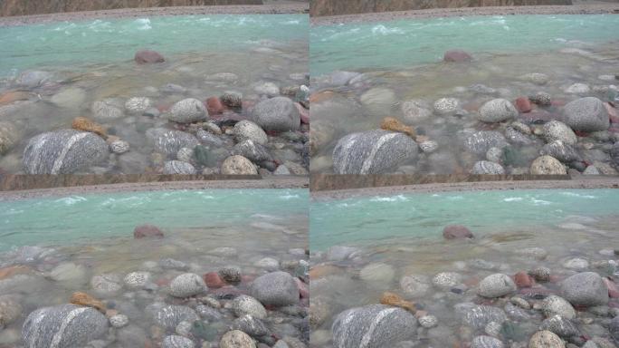 河谷的水流和鹅卵石