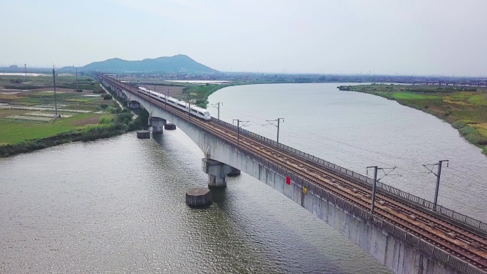 过桥列车中国速度中国高铁高铁轨道