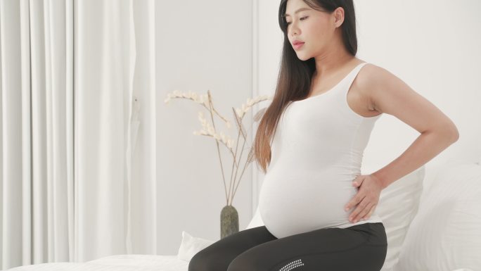 亚裔孕妇，年龄在30-40岁之间，长期坐着或躺着时会感到身体疼痛