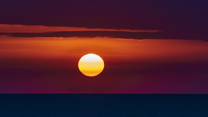 海上日出