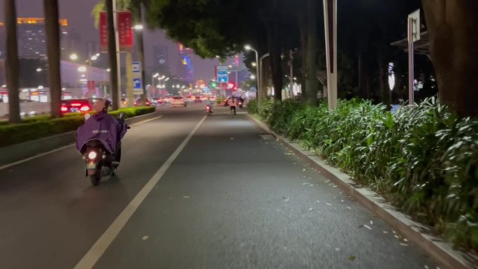 南方城市夜景电动车自行车驾驶视角