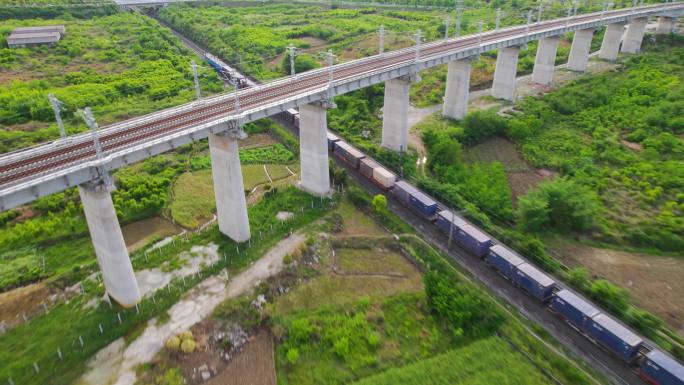集装箱 铁路桥梁 列车 中国铁路