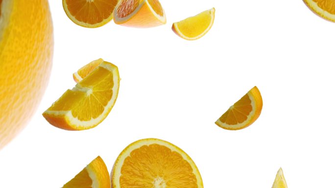 橙色水果片通过alpha通道以慢动作飞行和旋转