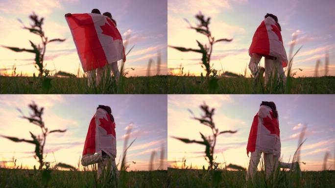 草地上，两名妇女用加拿大国旗遮住自己