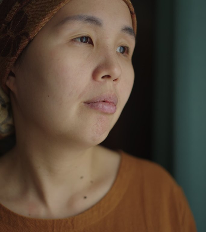 亚洲悲伤癌症女性肖像