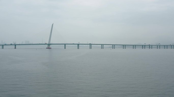 中国广东省深圳湾大桥鸟瞰图。