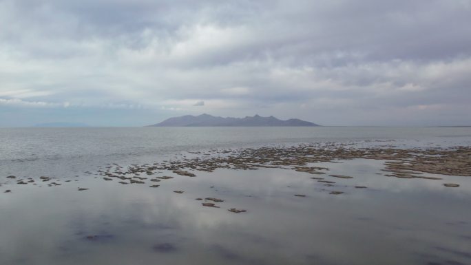 无人机俯瞰大盐湖大海白云湿地