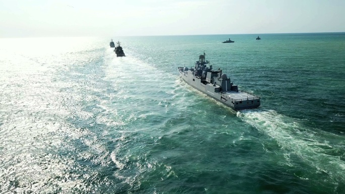 鸟瞰图-海上海军演习中的军舰