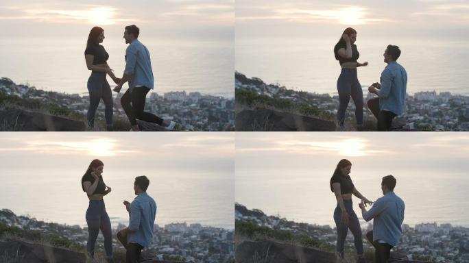 一名男子在俯瞰城市的悬崖上向女友求婚的4k视频片段