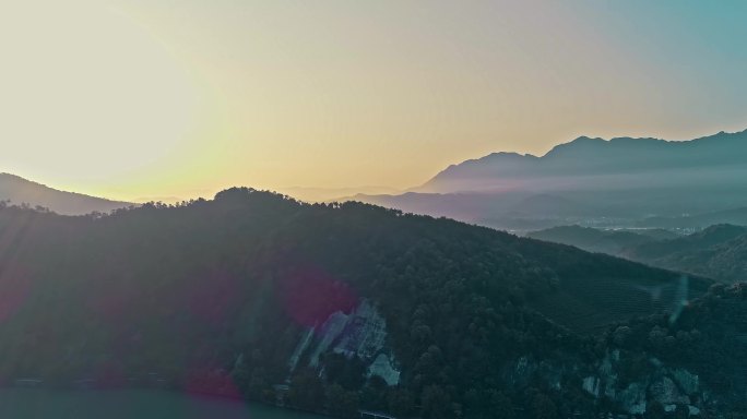 航拍4k建德山区风景湖面清晨薄雾生态旅游