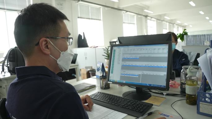 办公室白领操作键盘办公C