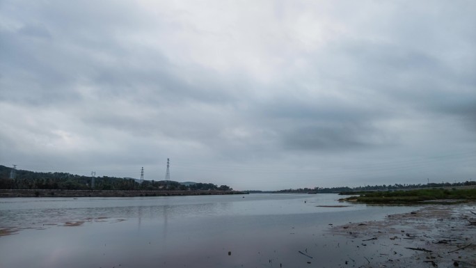 阴天暴雨前天空乌云变幻流动丁达尔效应延时