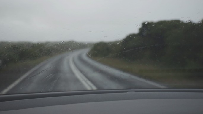 雨天在POV里开车的照片