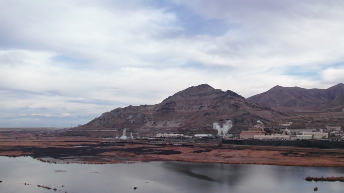 工厂和大盐湖的无人机视图