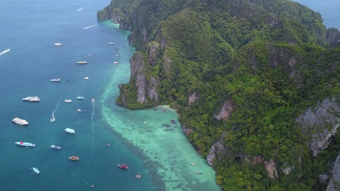 泰国普吉皮皮岛航拍风光游船游轮