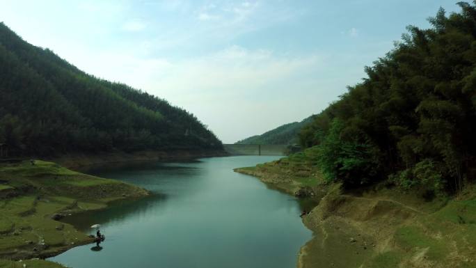 高山梯田和水库航拍