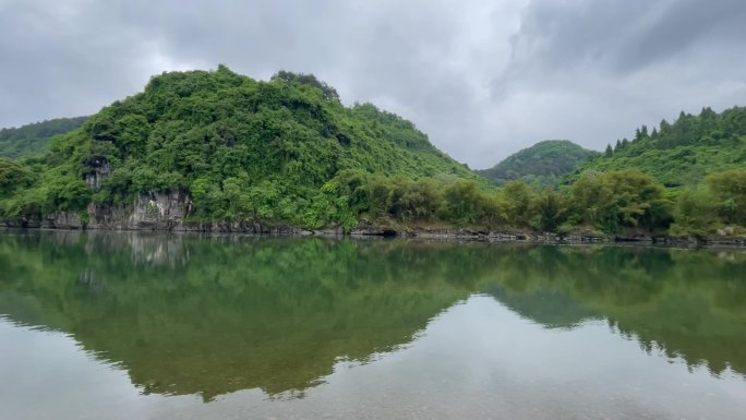 山林湖水