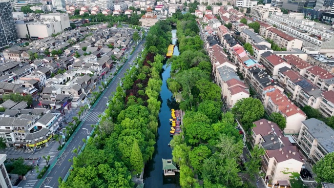 城市生态，济南市中心的护城河和城市