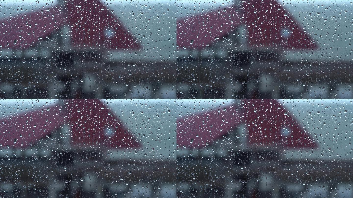 窗户上流下的雨