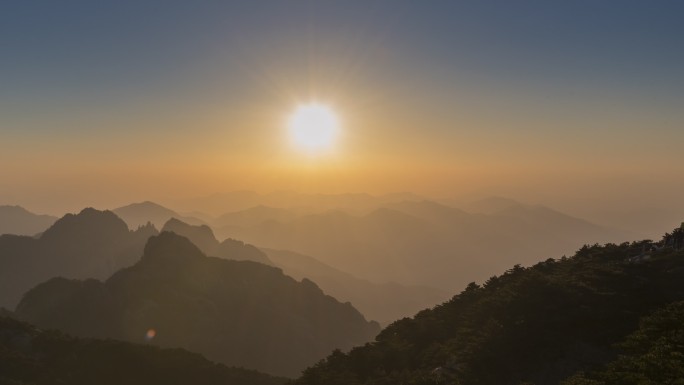 日落在明亮的山顶-黄山-缩小时间推移