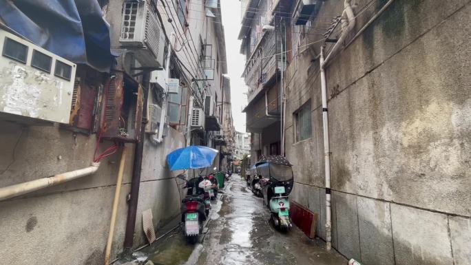 下雨老小区街道