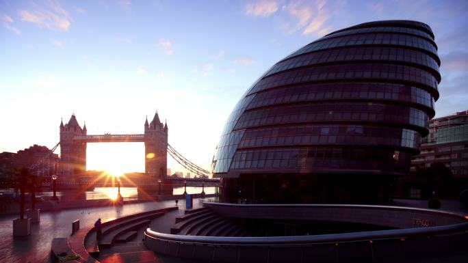伦敦市政厅和塔桥外国风光