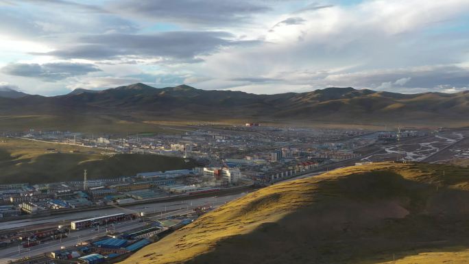 航拍安多县城 西藏 青藏高原 青藏铁路