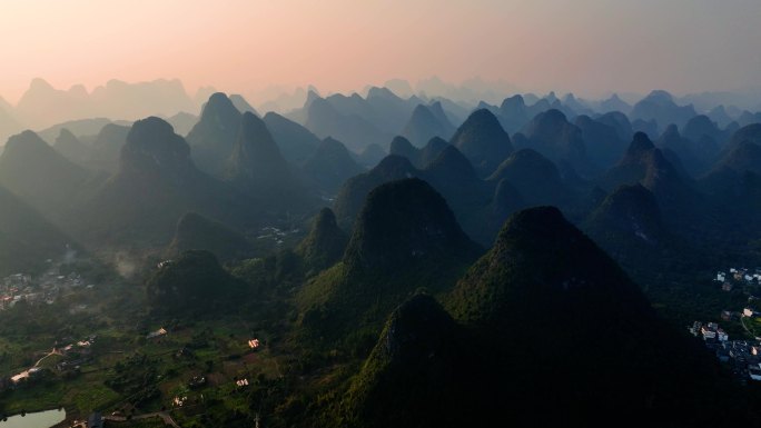 中国桂林美丽山景鸟瞰图