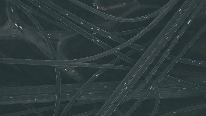 繁忙交通鸟瞰图错综的公路