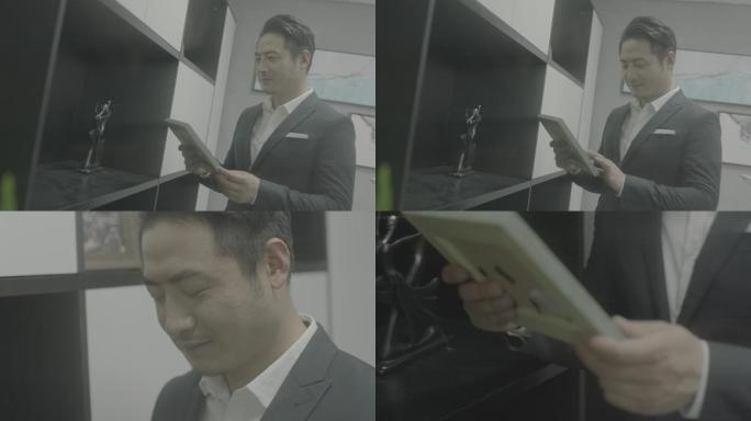 4K成功男士看照片回忆