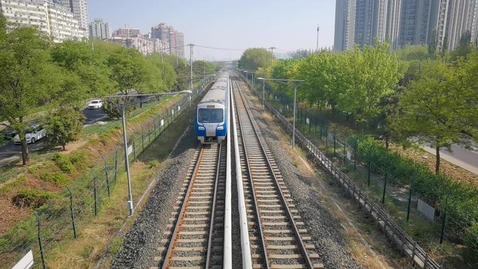 北京地铁13号线  穿越天桥